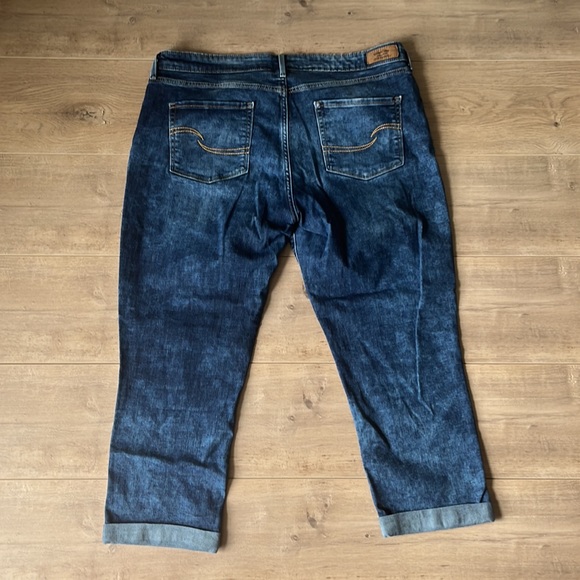 Modern Slim Cuffed Jeans - Picture 3 of 4